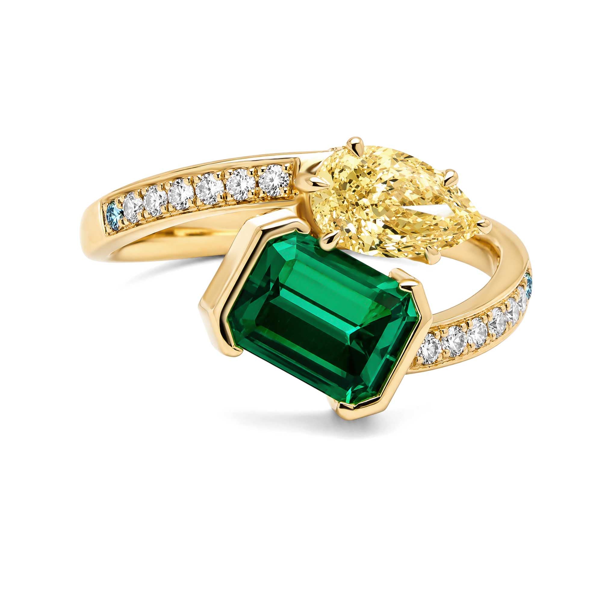 Toi et Moi ring featuring a lab-grown yellow diamond and a lab-grown emerald.