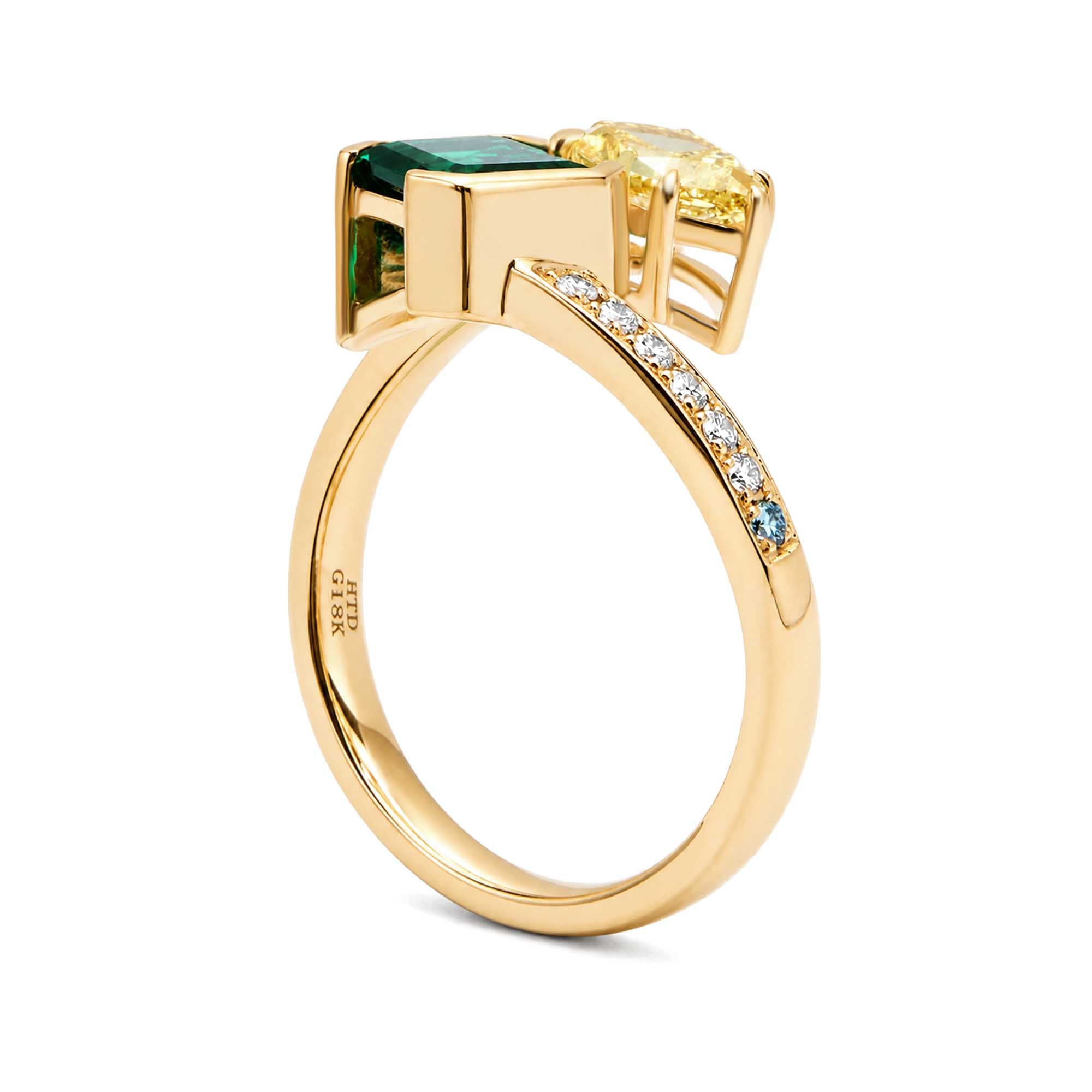 Toi et Moi ring featuring a lab-grown yellow diamond and a lab-grown emerald.