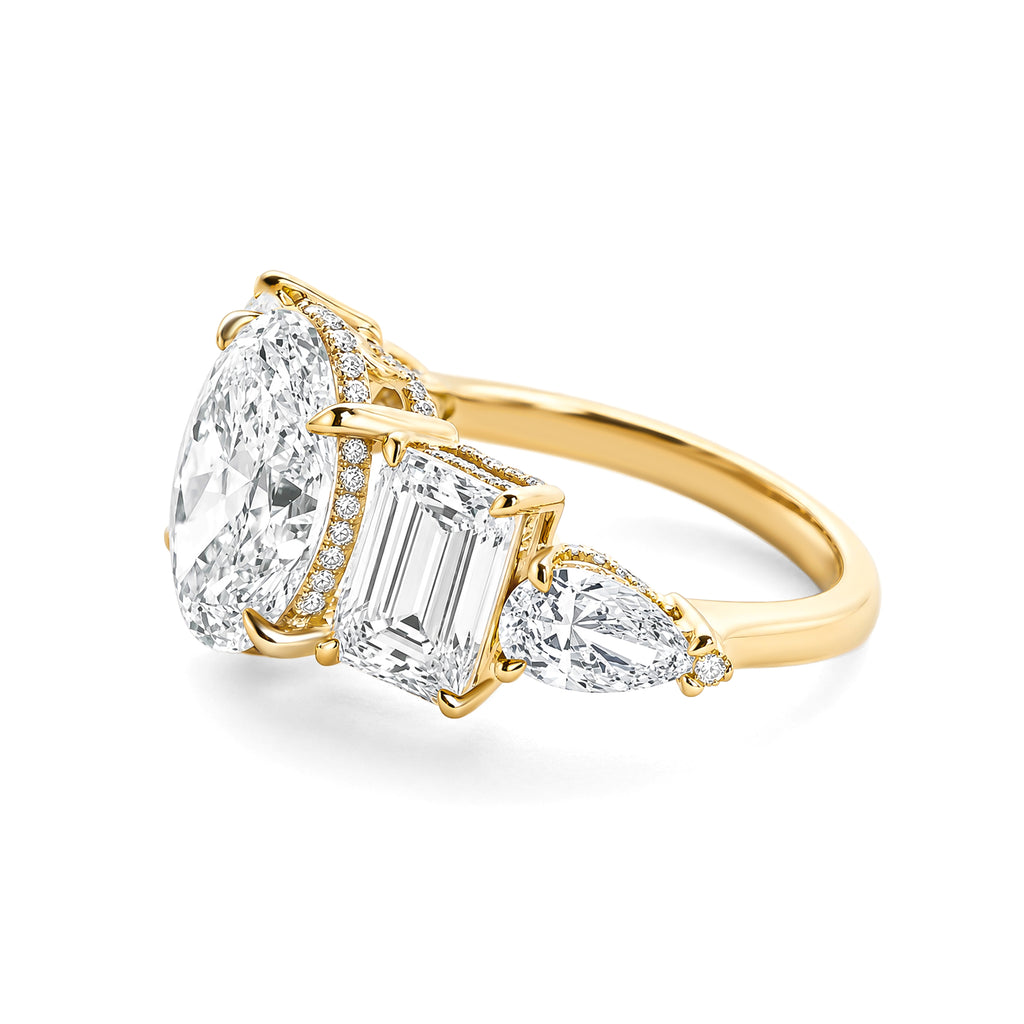18K Yellow Gold Oval‑Cut Lab‑Grown Diamond Five‑Stone Multi‑Shape Side Stone Engagement Ring