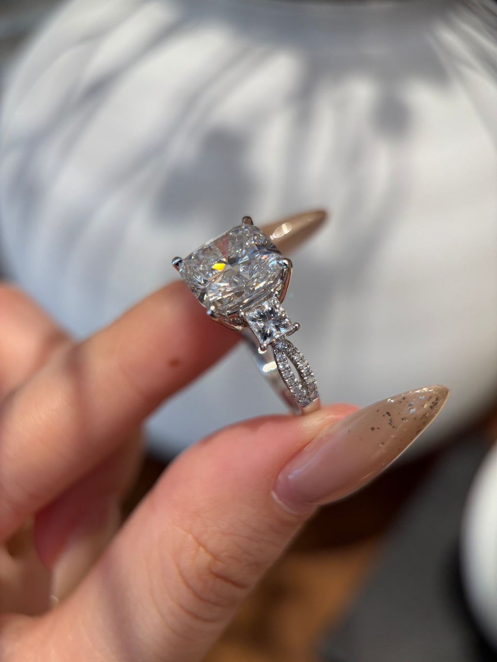 PT950 Lab-Grown Diamond Ring Main Stone D5.01ct Side Stones D0.962ct Total Weight 7.60g