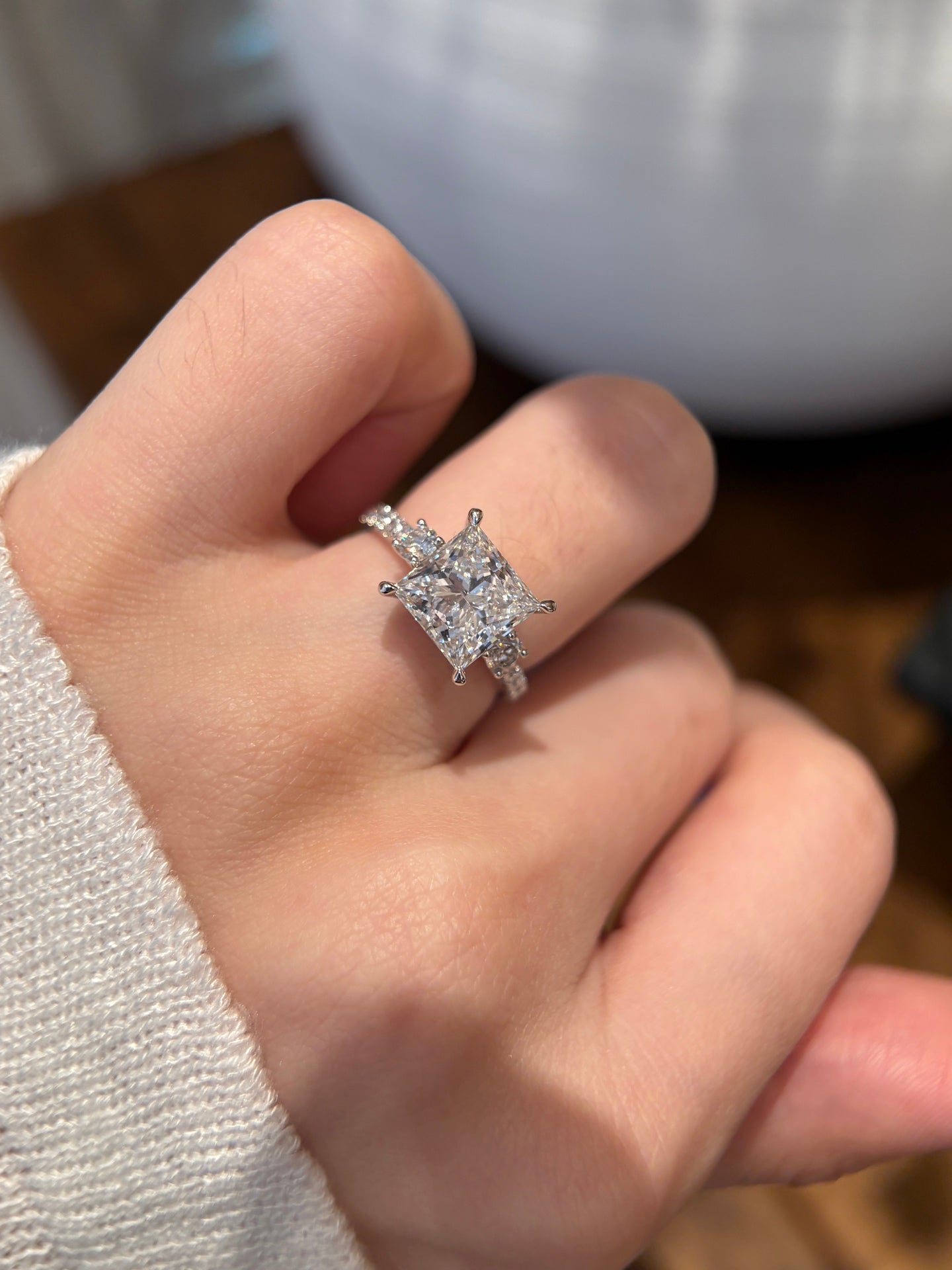 PT950 Lab-Grown Diamond Ring Main Stone D3.04ct Side Stones D0.487ct Total Weight 6.15g