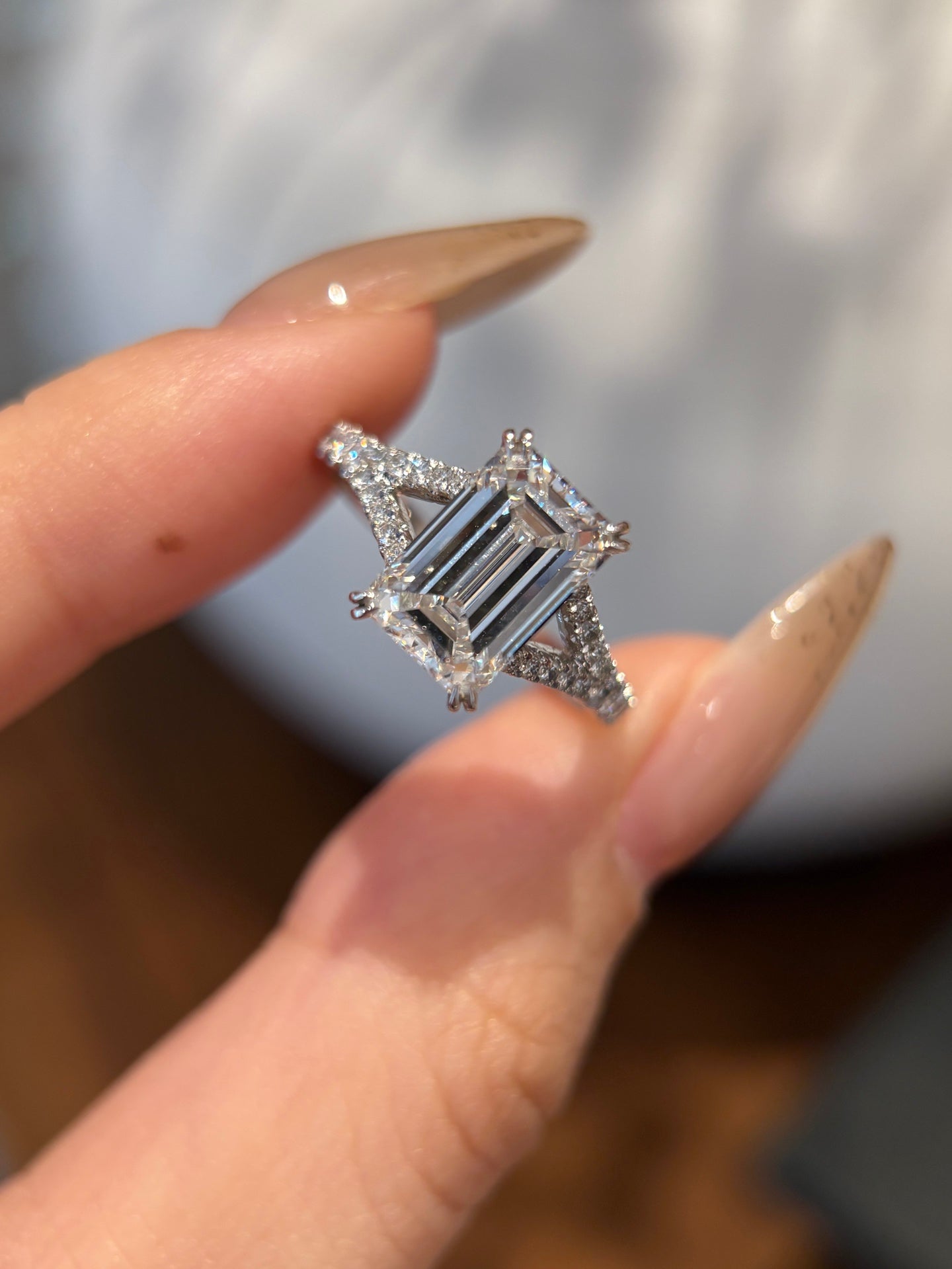 PT950 Lab-Grown Diamond Ring Main Stone D3.09ct Side Stones D0.415ct Total Weight 5.27g