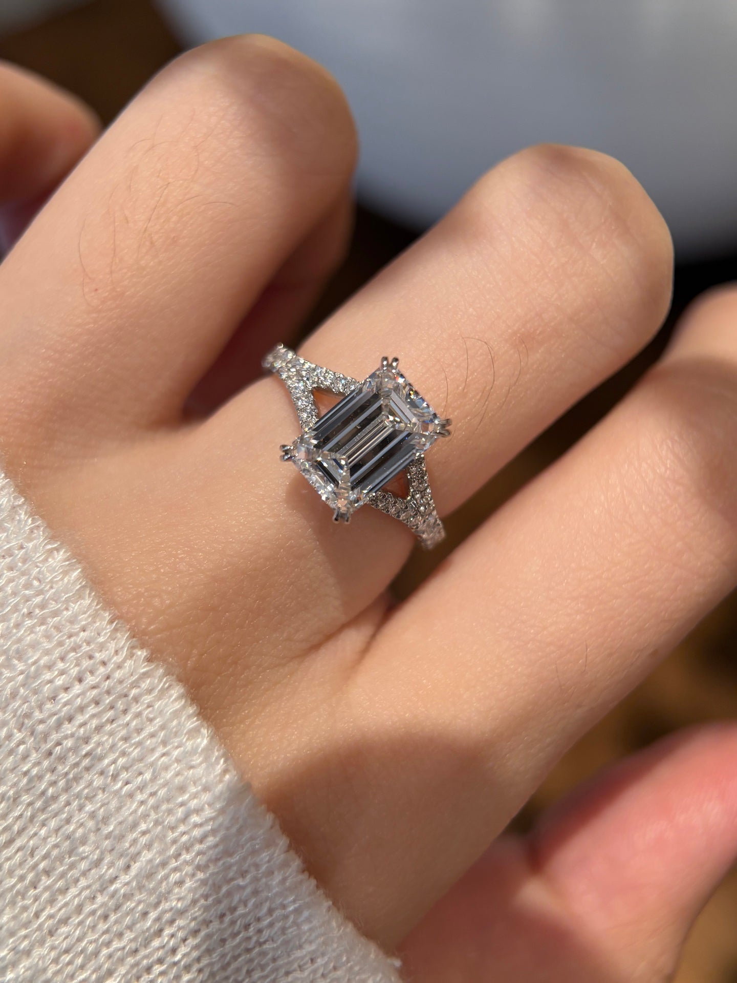 PT950 Lab-Grown Diamond Ring Main Stone D3.09ct Side Stones D0.415ct Total Weight 5.27g