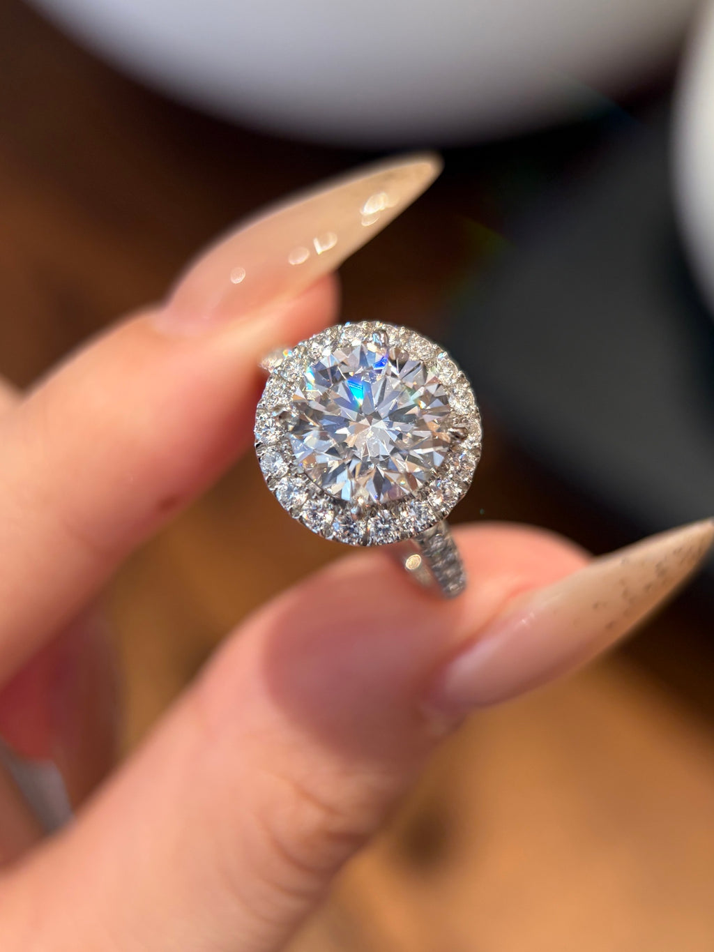 PT950 Lab-Grown Diamond Ring Main Stone D3.01ct Side Stones D0.911ct Total Weight 8.68g