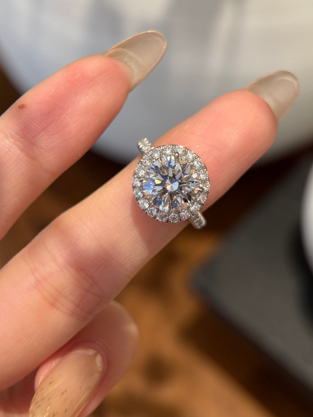 PT950 Lab-Grown Diamond Ring Main Stone D3.01ct Side Stones D0.911ct Total Weight 8.68g
